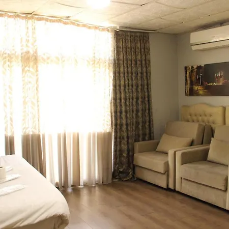 Διαμέρισμα Royal Garden Hotel *