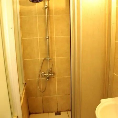 Διαμέρισμα Royal Garden Hotel *